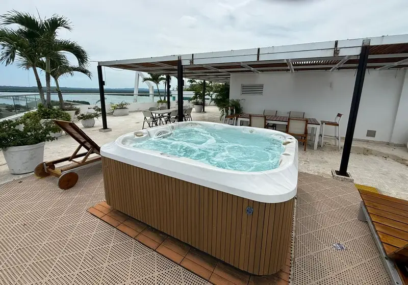 Penthouse de Lujo con Terraza y Jacuzzi Privado